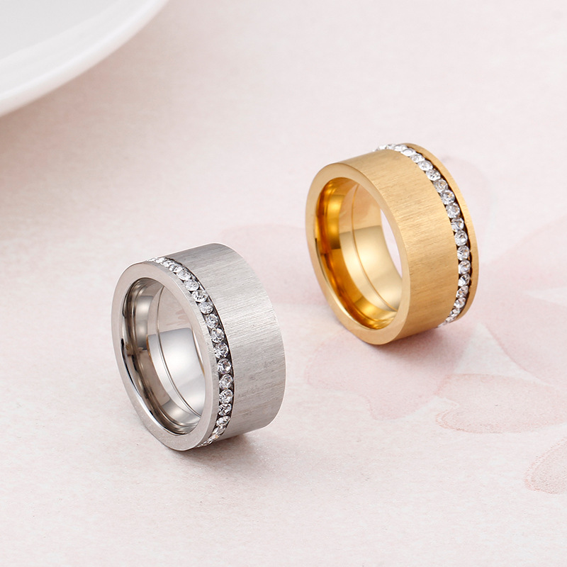 VQYSKO Single Row White Zircon - Initial Ring Custom recension och pris
